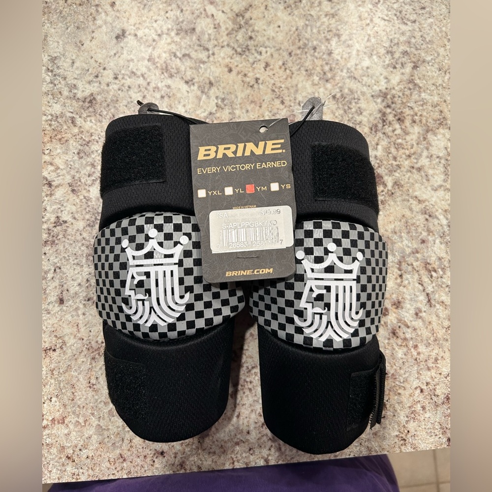 Brine lacrosse elbow pads youth medium new